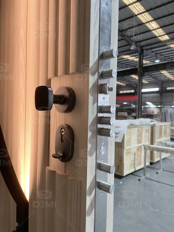 Solid Wooden Pivot Door With Long Handle And Light - 图片 4