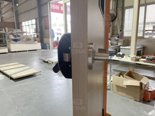 Interior double glazed windows and wooden doors - 图片 2